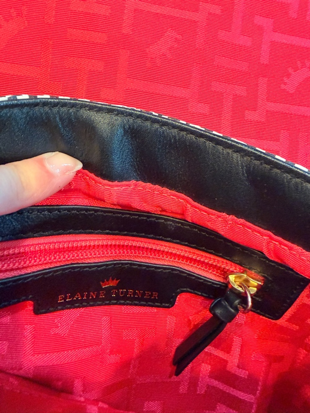 Elaine Turner Black and White Chevron Crossbody Red Interior with Mirror - Picture 7 of 11